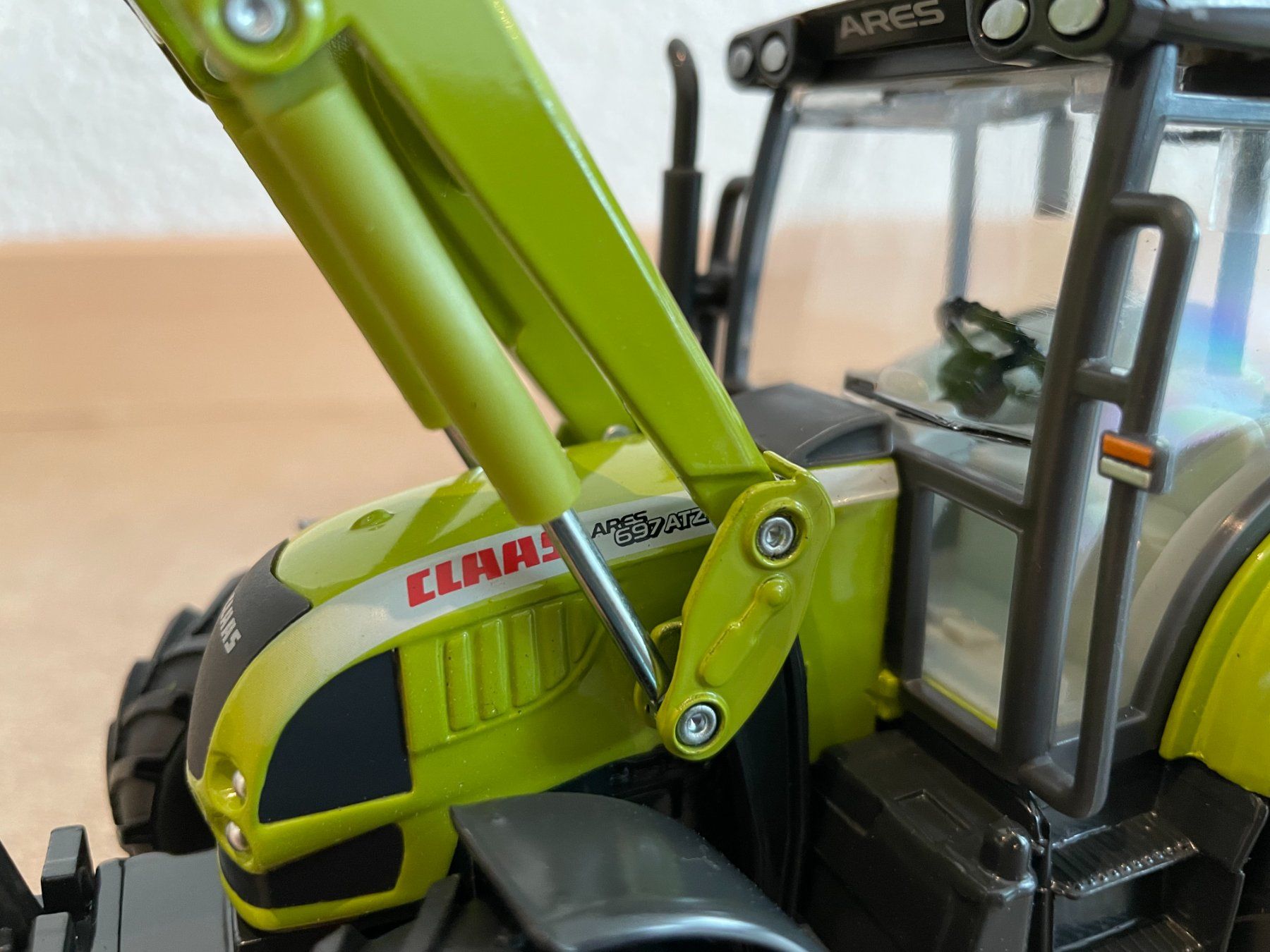 Claas Trattori: SIKU Claas Ares 697 ATZ mit Frontlader – Nuovo e nell'imballaggio originale da Kreuzlingen venduto da Stefan1150 4