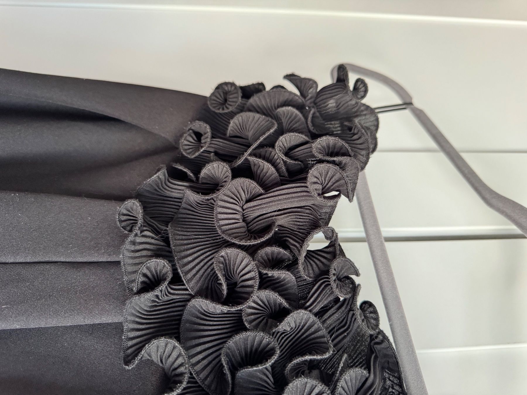 Robes: Schwarzes trägerloses Kleid – D'occasion à Tägerwilen par wik_f6d9 2