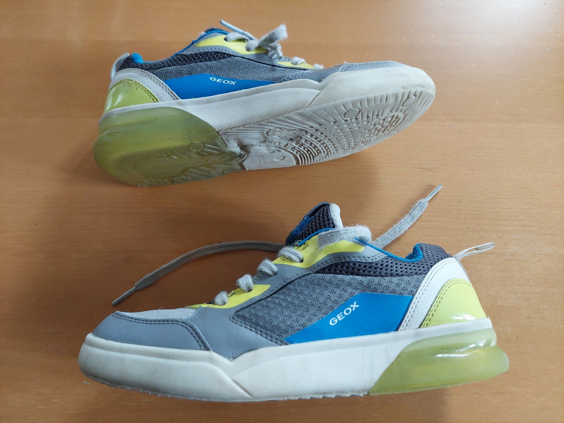Geox Scarpe per ragazzi: Geox Respira Sneaker   Gr.37 – Usato da Zürich venduto da meymano 1