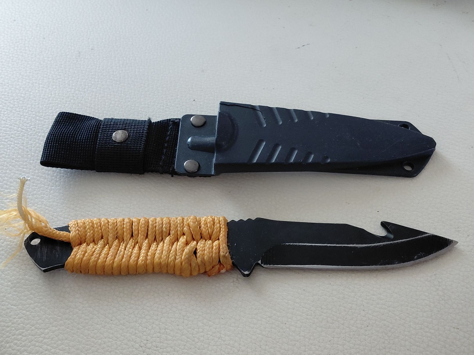 Accessoires: Messer Kyu Line schwarz mit Scheide gebraucht – D'occasion à Belp par mar_76s8