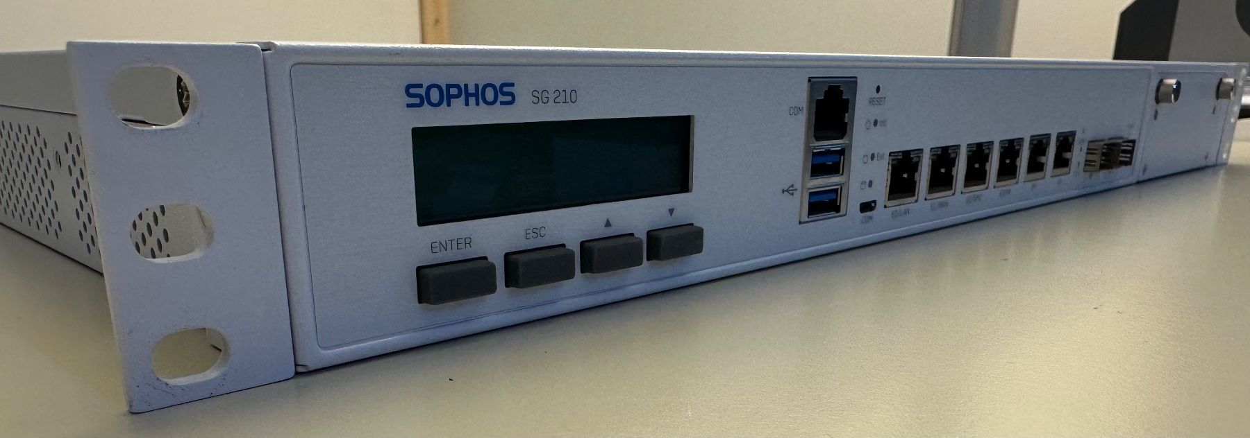 Sophos Firewall: Firewall Sophos SG210 – Gebraucht aus Aarau von DataShop-Aarau