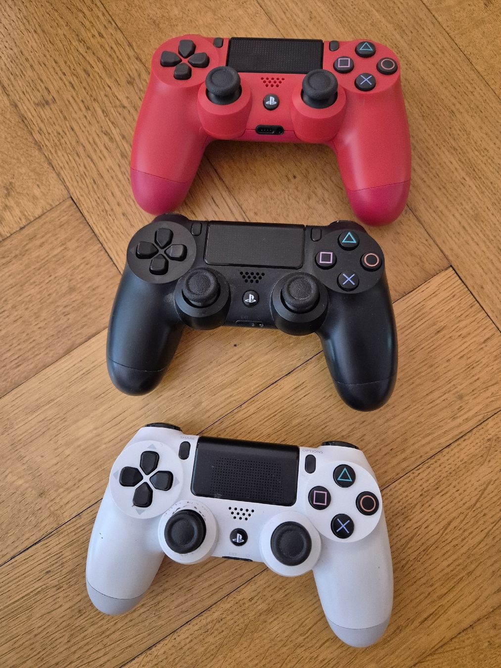 Sony Consoles: Playstation 4, inkl. Zubehör – D'occasion à Zürich par sndr_ 2