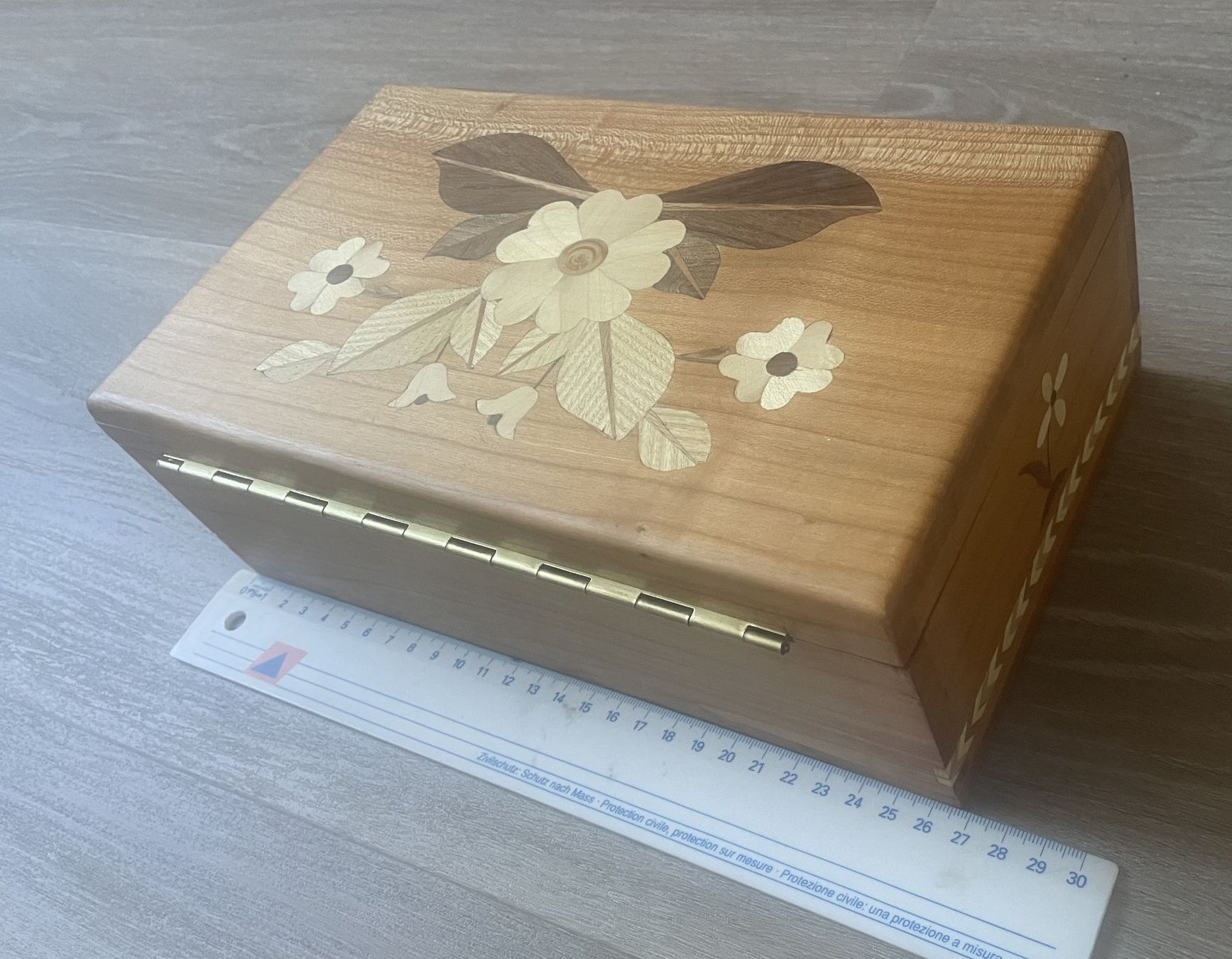 Truhen: Schmuckschatulle, Schmucktruhe mit Intarsien & Einlegefach – Neu und originalverpackt aus Sins von 3985schluckti 2
