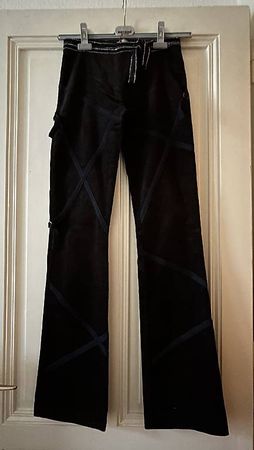 Pantalon noir en velours avec décorations - Neuf