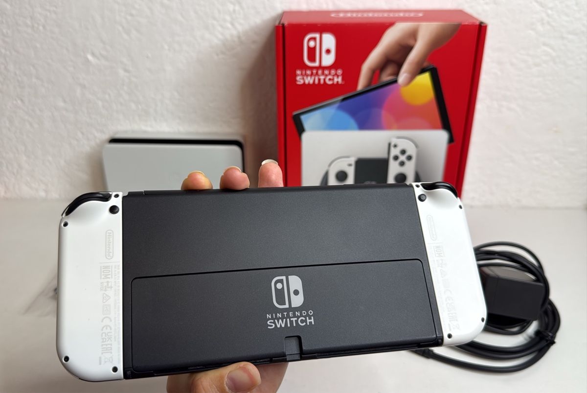 Nintendo Konsolen: Nintendo Switch OLED Model White Console with Accessories 🎮 – Gebraucht aus Ehrendingen von bubulence 2