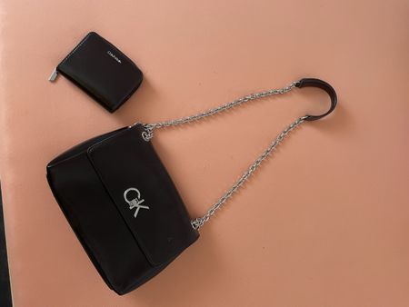 Calvin Klein Umhängetasche schwarz mit Portemonnaie