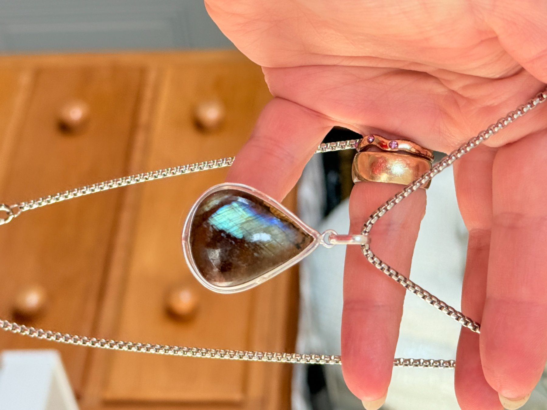 Catenine: Collier Labradorite naturelle – Nuovo e nell'imballaggio originale da Genève venduto da AGBERG 1