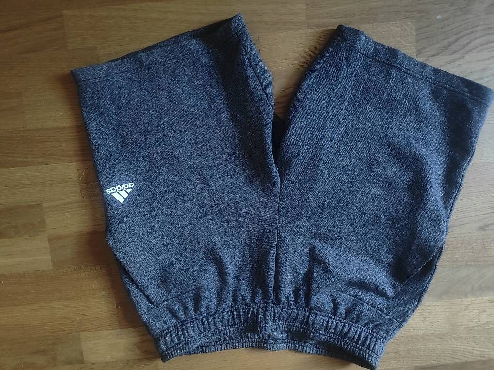 Pantaloni: Kurze Freizeitshose von Adidas ,  Grösse M – Usato da Wabern venduto da martingoo 2