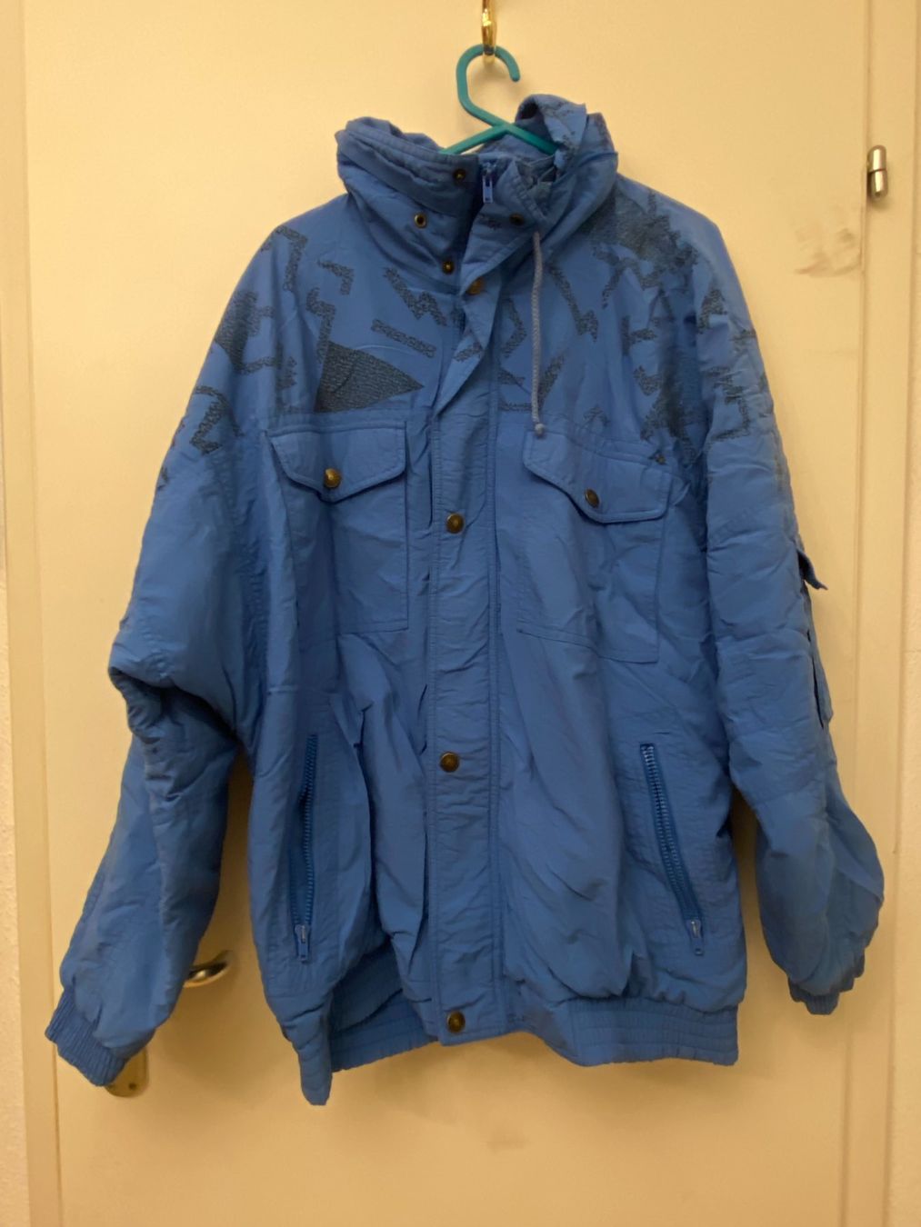 Giacche: Blaue Jacke im 80er Stil – Usato da Piazzogna venduto da edw_rbf9