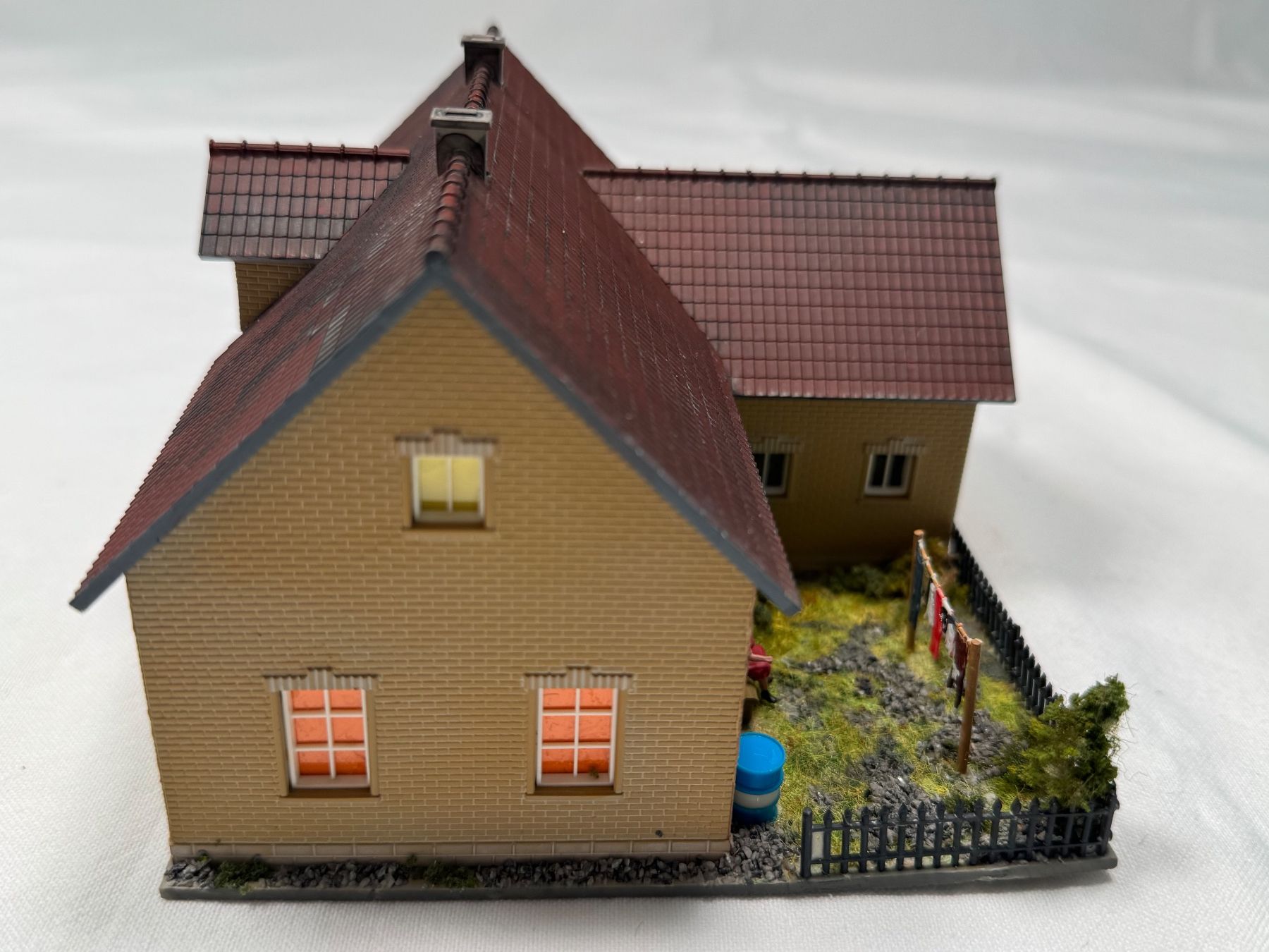 Modellini di ferrovie: Modelleisenbahn Wohnhaus mit Garten – Usato da Wettingen venduto da 1coni1 4