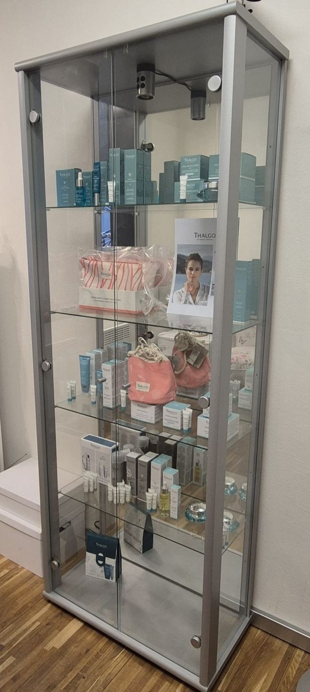 Vetrine: Glasvitrine mit Beleuchtung – Usato da Bern venduto da __p_v_a__