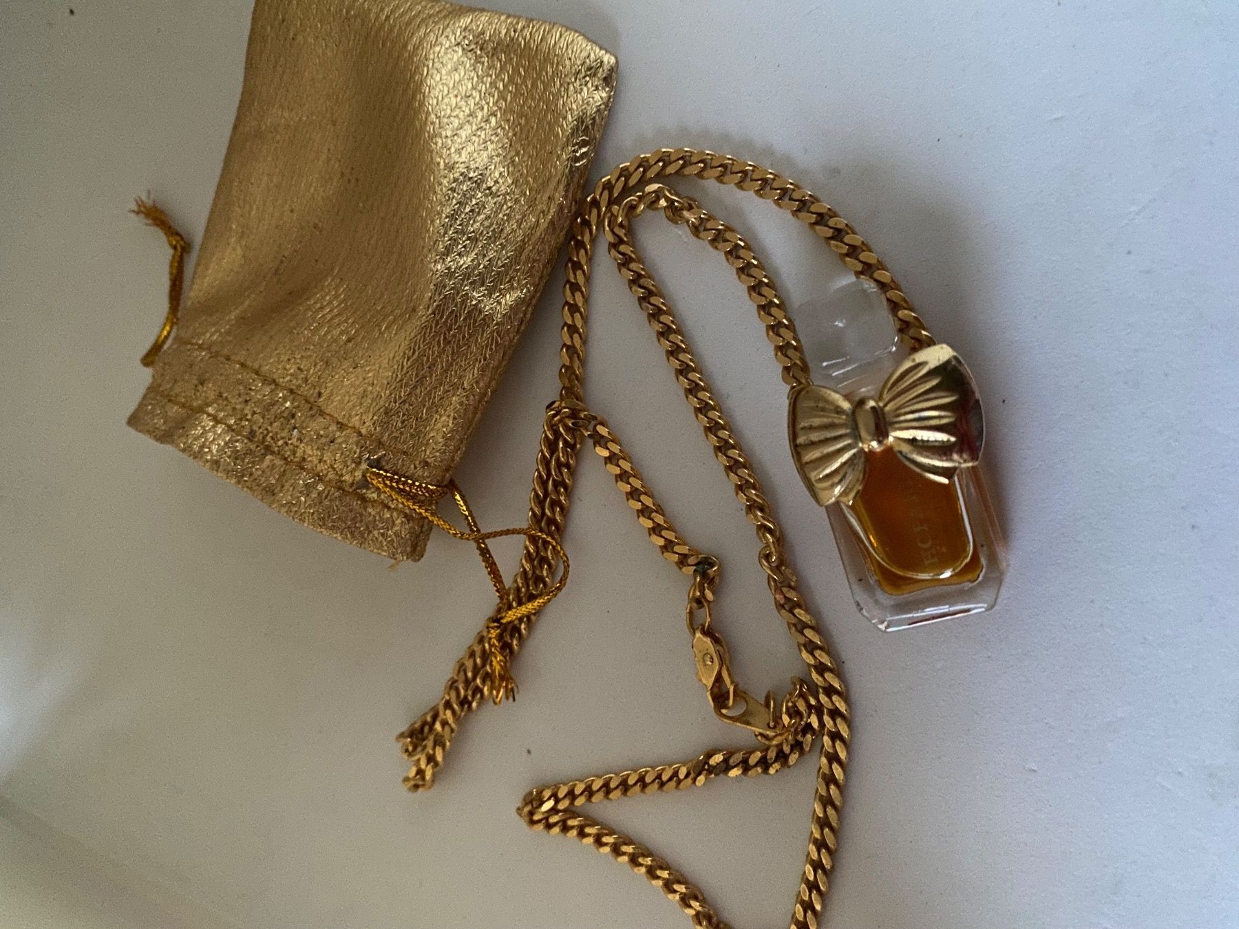 Chopard Catenine: Collier sautoir doré avec parfum Chopard – Usato da Bouveret venduto da wes_7zll 1