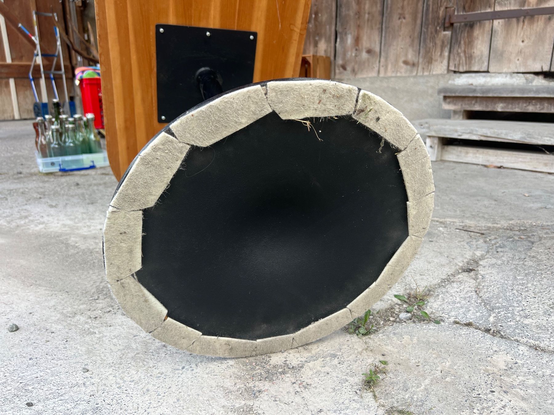 Tavoli: Ovaler Holztisch mit Metallfuss – Usato da Otelfingen venduto da Yossi-68 3