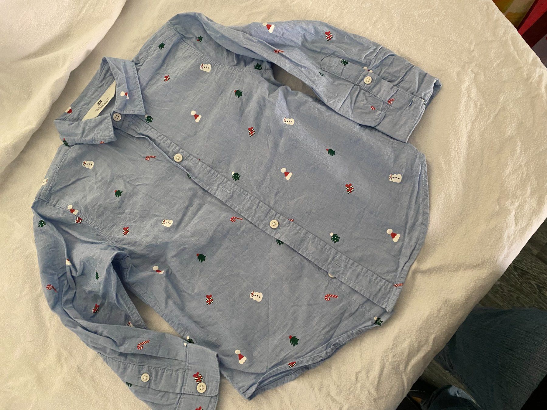 H&M Camicie, T-shirt & Polo: Knabenhemd mit Weihnachtsprint Grösse 98 – Usato da Allenwinden venduto da Obalu 1