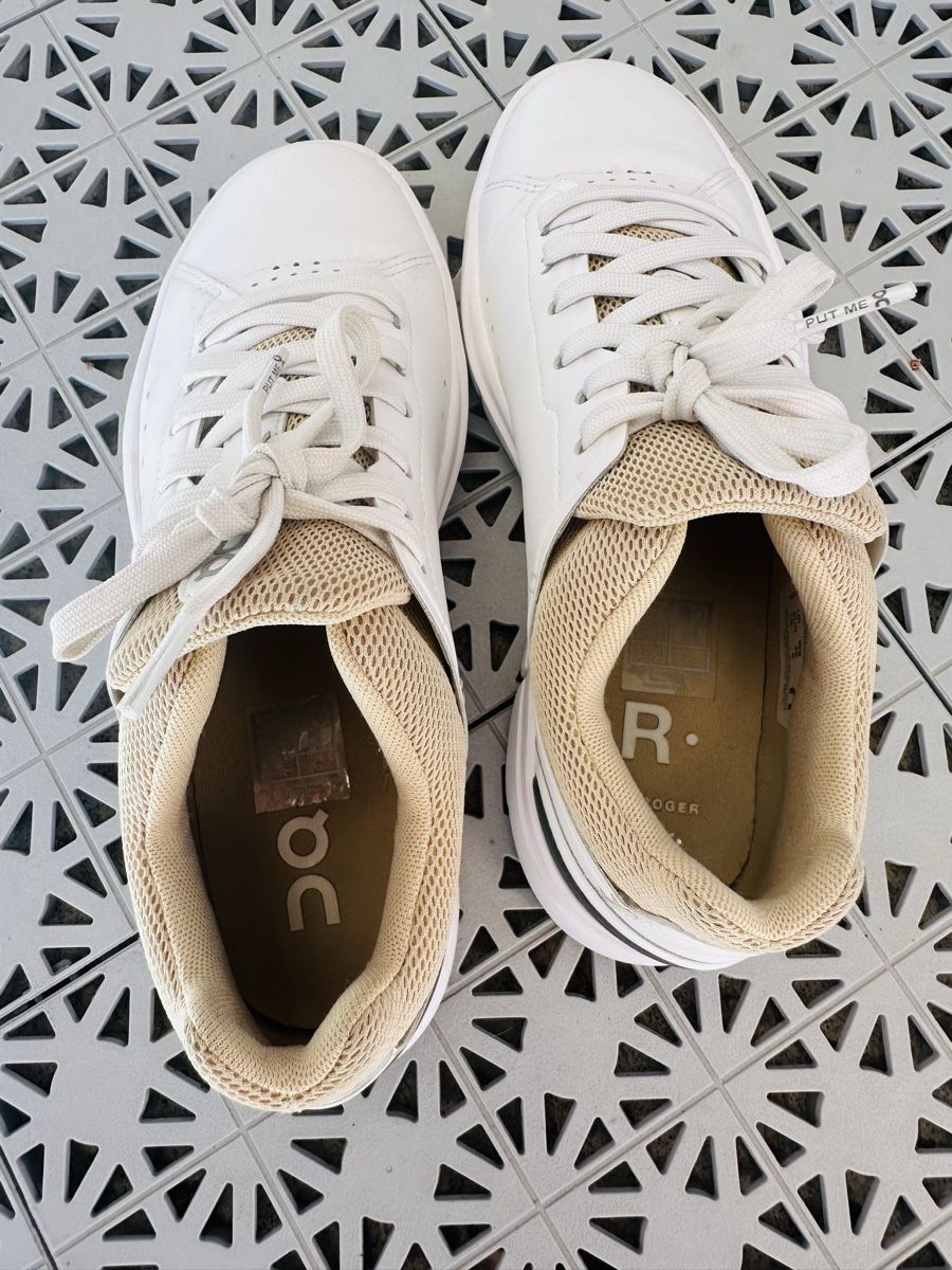 On Scarpe da donna: On Running The Roger Sneaker – Usato da Seuzach venduto da Kingman11 3