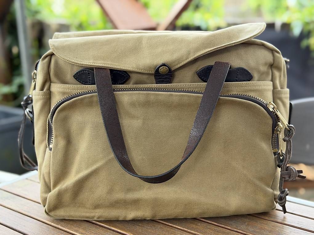 Borse: Filson 258 Rugged Twill Padded Computer Bag Tan – Usato da Buchs AG venduto da Anissja