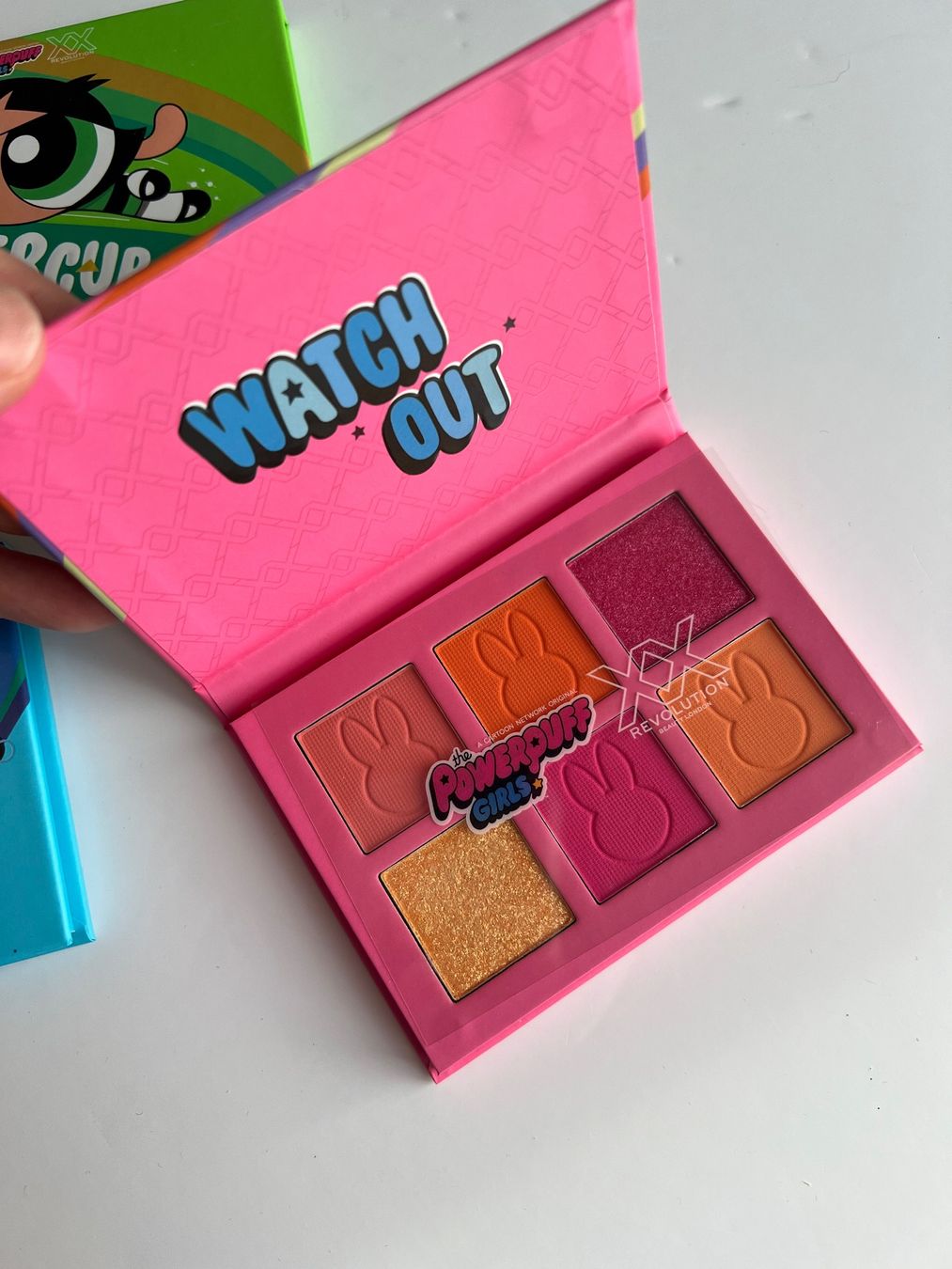 Maquillage: Palettes Super Nanas de Makeup Revolution – Neuf avec emballage d'origine à Neuchâtel par Thesebootsaremadeforwalking 1