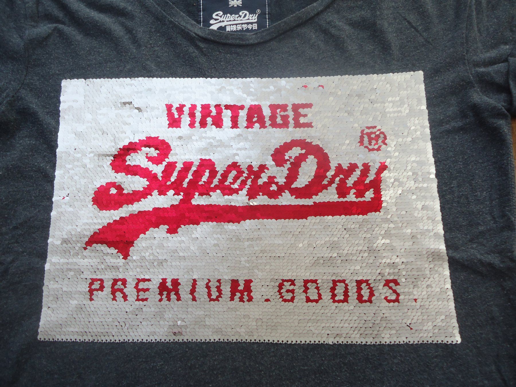 Superdry T-shirt: T-shirt Super Dry à sequins - 36/S – Usato da Vessy venduto da mafabe 2