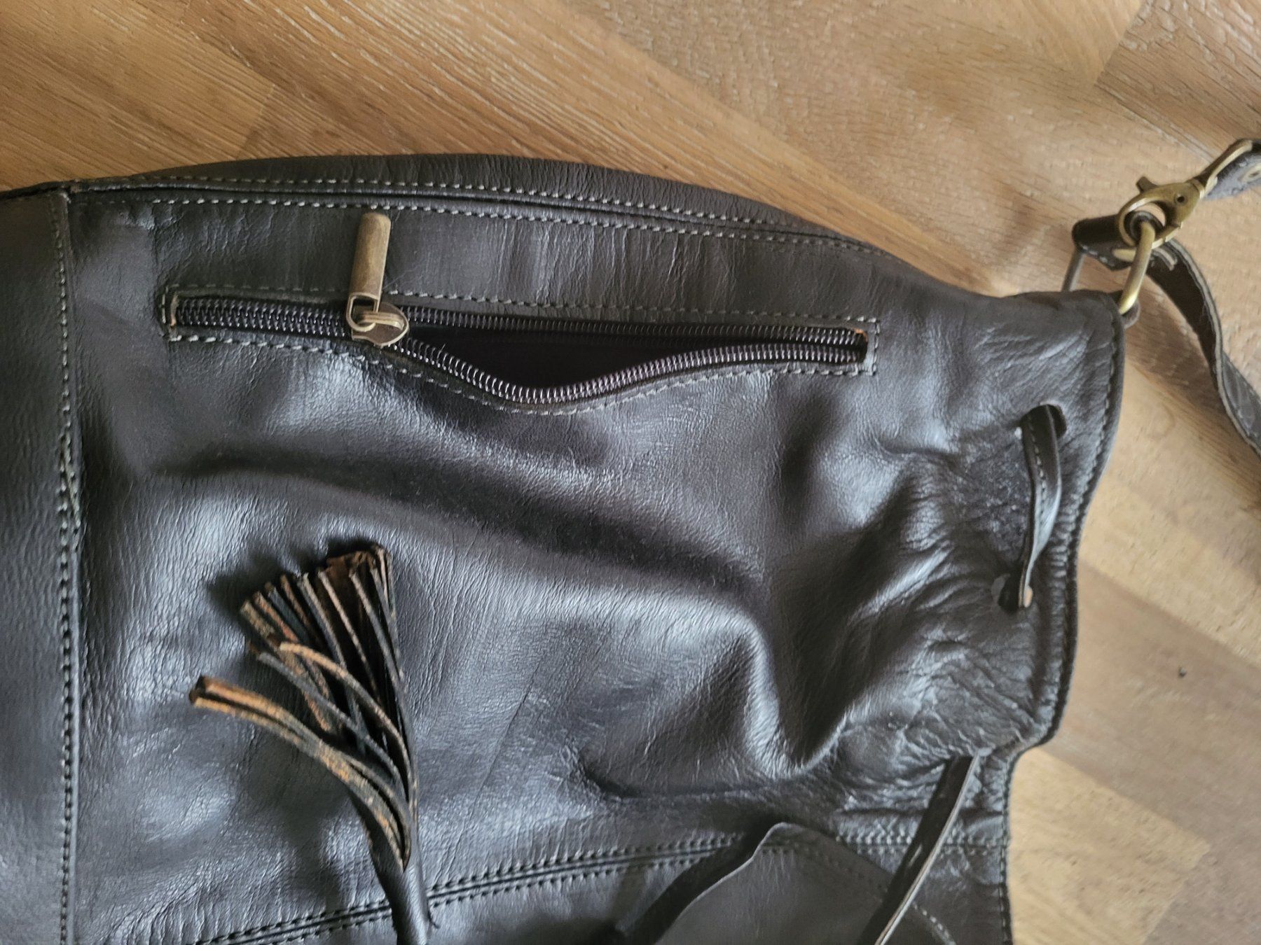 Borse da donna: Beuteltasche, Handarbeit aus echtem Leder, fast neu – Usato da Aarau venduto da Prima_vera 1