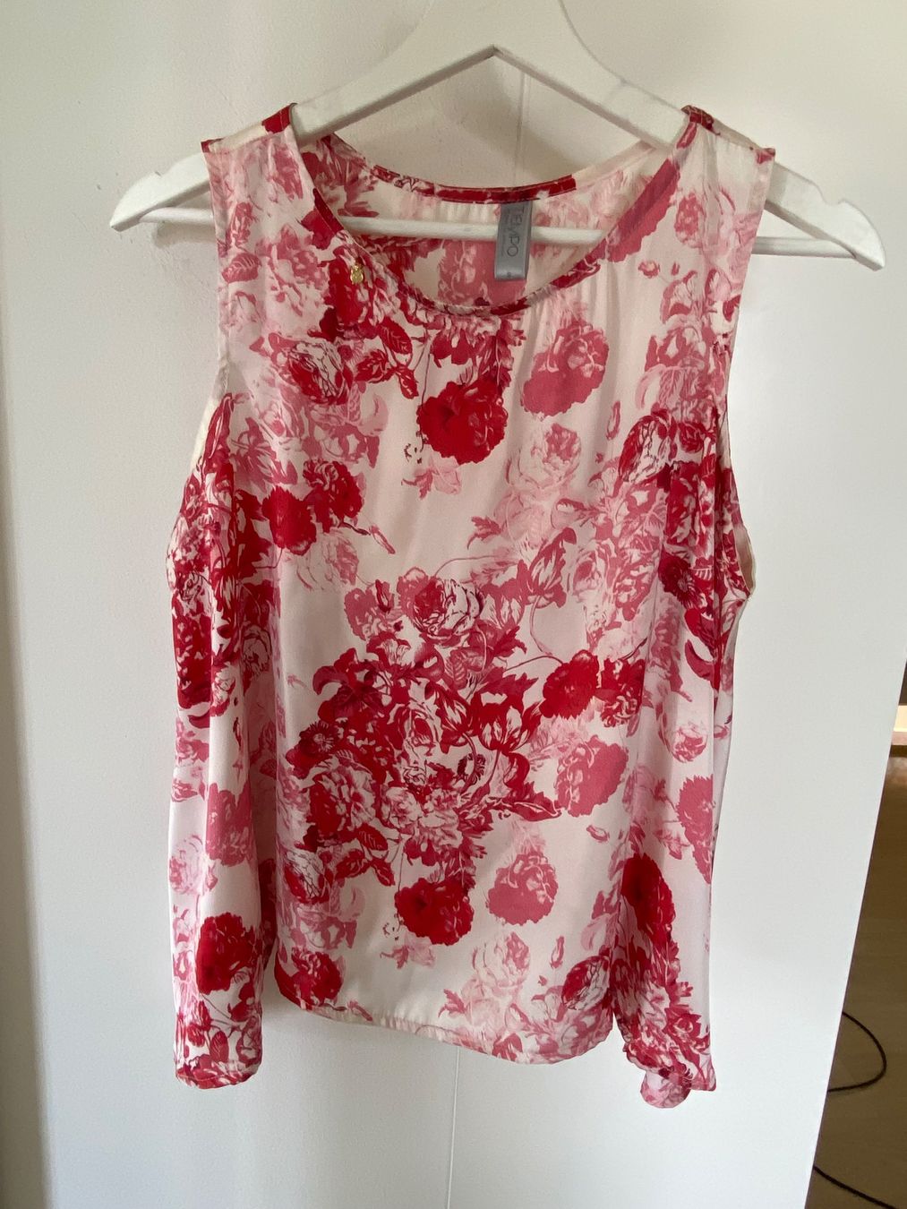 Tops: Damen Top Blumenmuster Weiss Rot – Neu (gemäss Beschreibung) aus Oberrieden von mar_8vmz 4