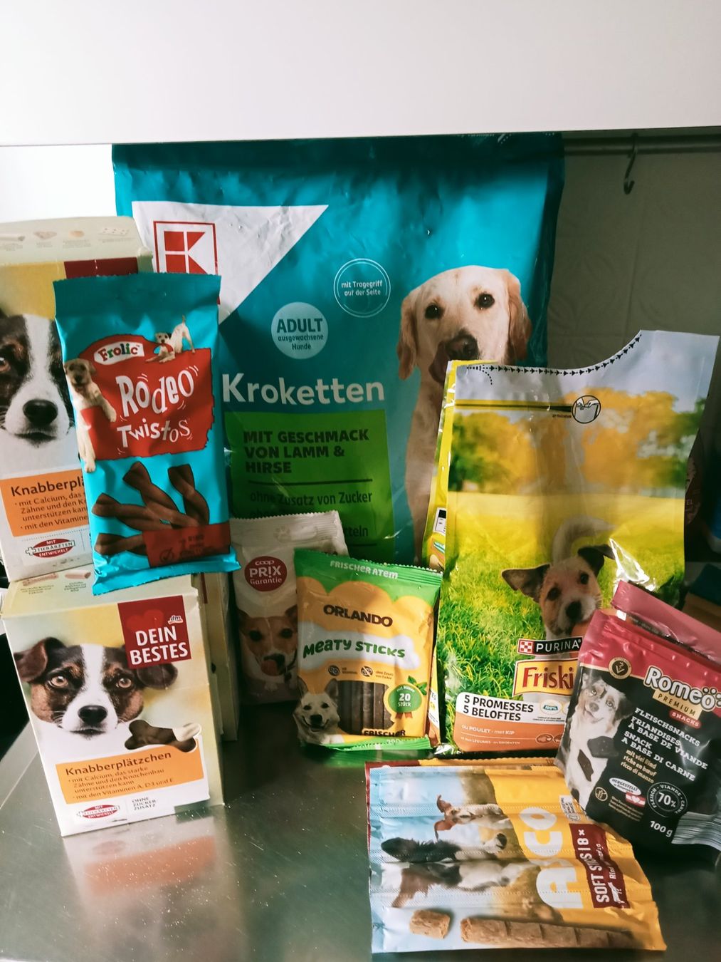 Mangimi: Diverses Hundefutter - 1/2 Preis, da teilweise geöffnet – Usato da Boppelsen venduto da Fairytale_Shop