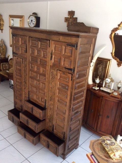 Armadi: Bretonischer Schrank, 1890 Spanien – Usato da Thalwil venduto da Designer50 2
