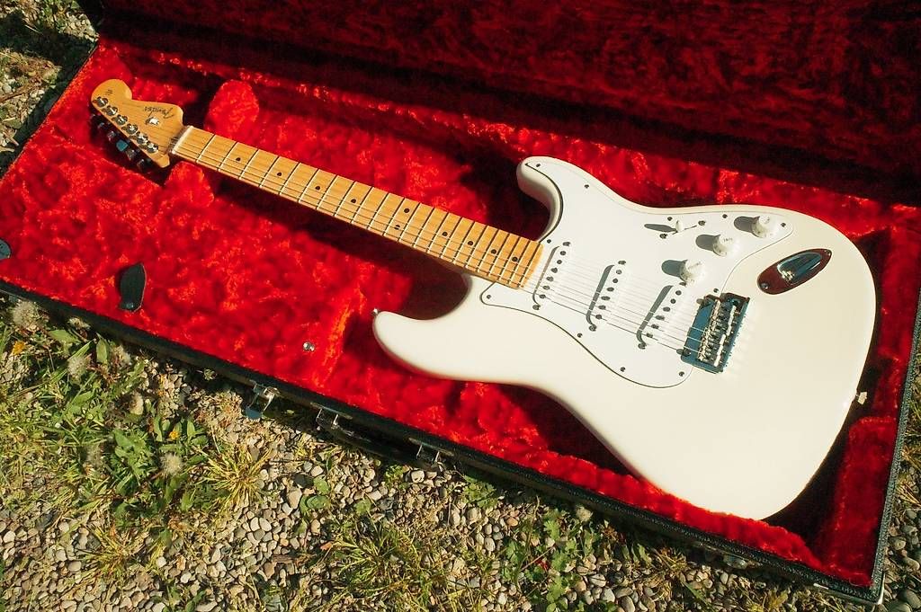 Fender Instruments de musique: American Standard Stratocaster – D'occasion à La Croix-de-Rozon par judepreux