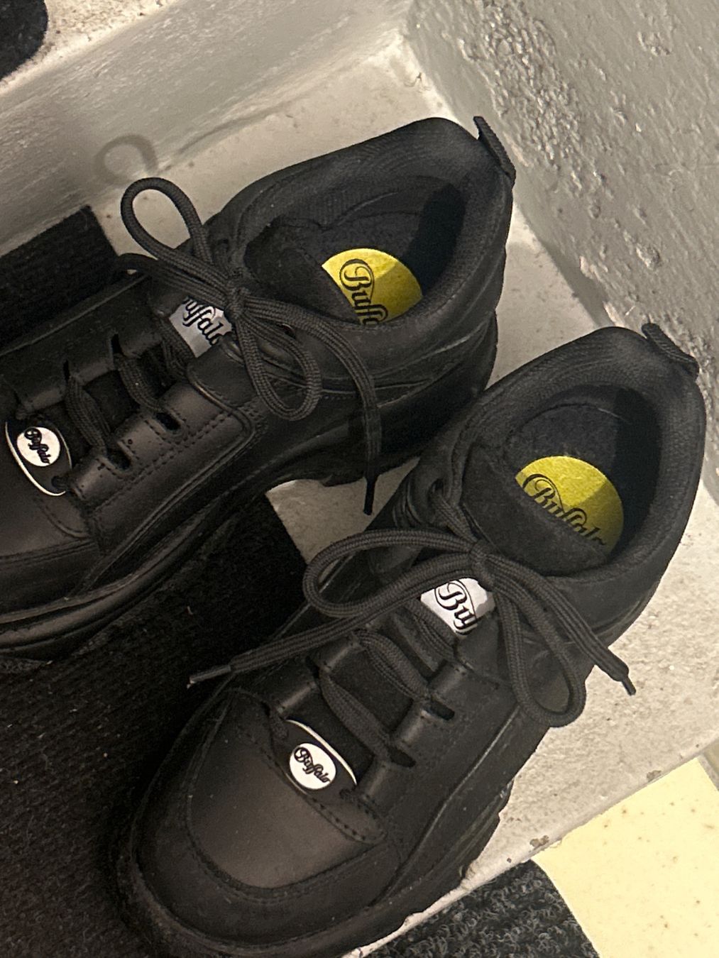 Buffalo Scarpe da uomo: Buffalo Platform Sneaker low black Grösse 36 – Nuovo (secondo la descrizione) da Neftenbach venduto da yuk2026 2