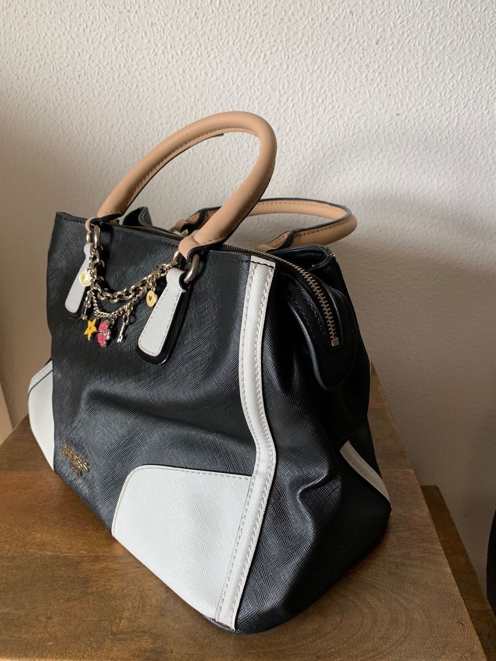 Guess Taschen für Damen: Guess Girlfriend bicolore breloques – Gebraucht aus Perroy von barballalla 1