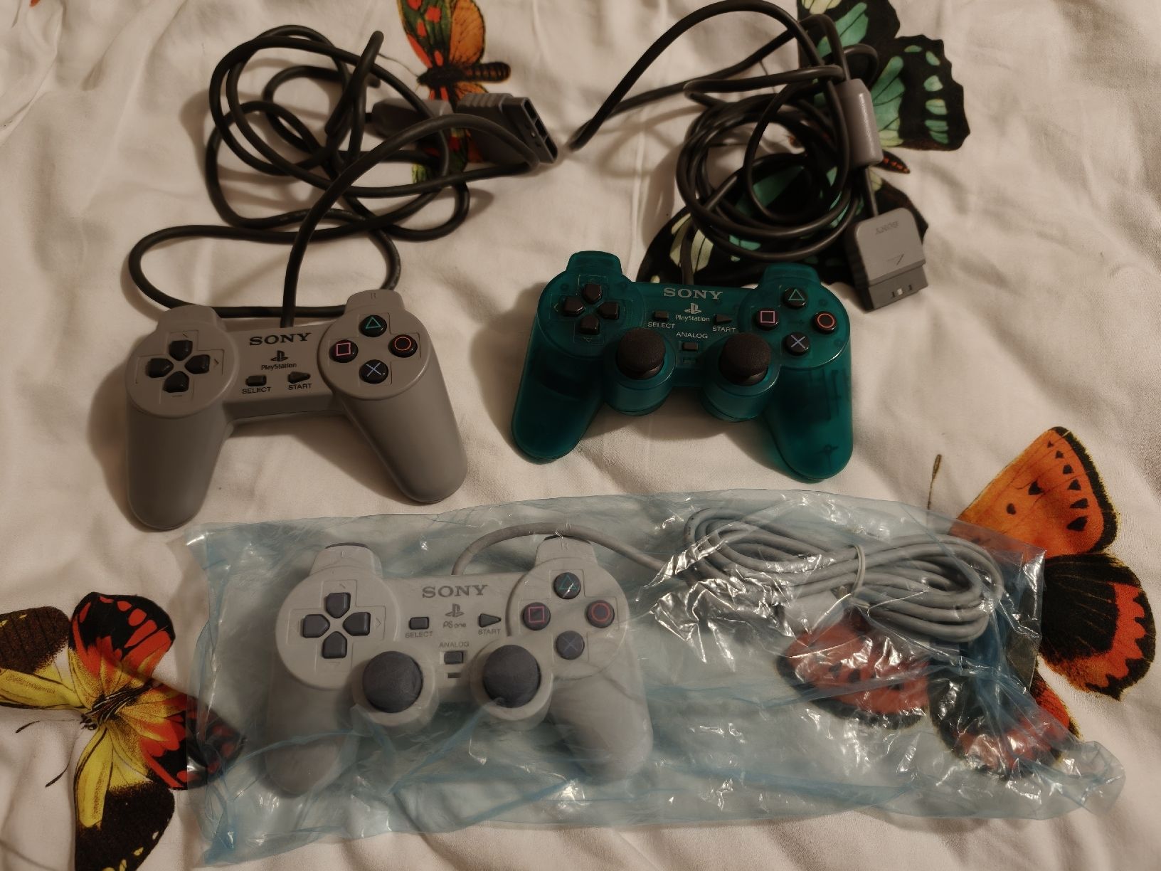 Controller: Sony PlayStation Controller Set grau und grün – Gebraucht aus Berg am Irchel von Julienm