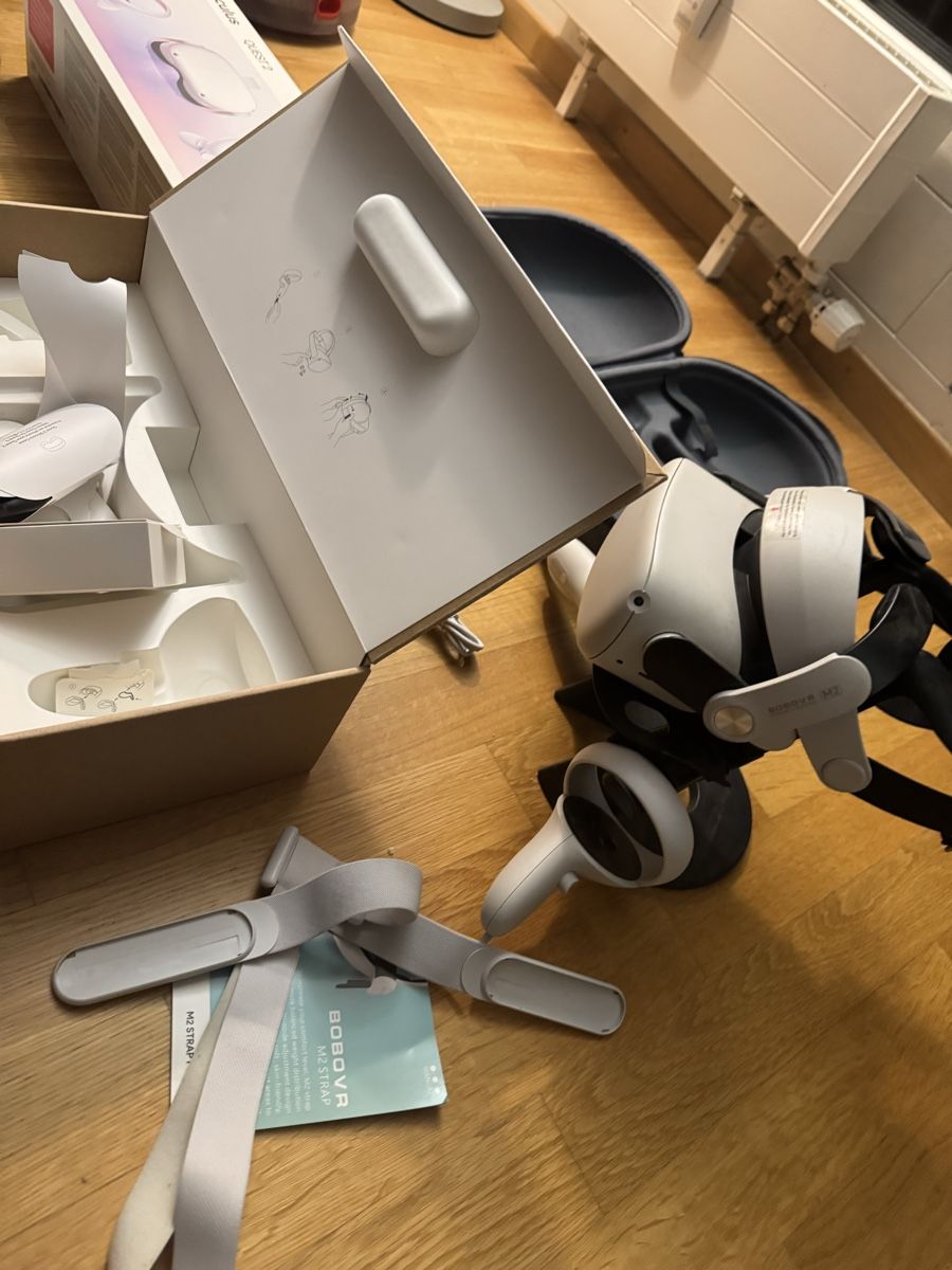 Meta Casco VR: Meta quest 2 + BOBOVR STRAP + Stand – Usato da Ostermundigen venduto da RetroOwl 2