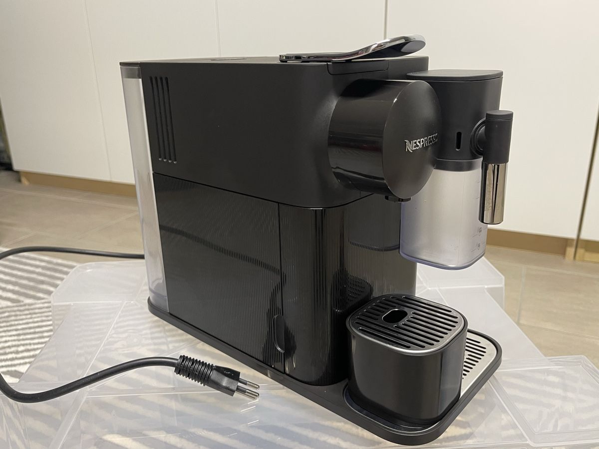 De'Longhi Macchine per caffè & Macchine per espresso: De'Longhi Nespresso Lattissima One – Usato da Ballwil venduto da mon_sb5l 1