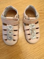 Narrow girls sandals, floral design, size 22