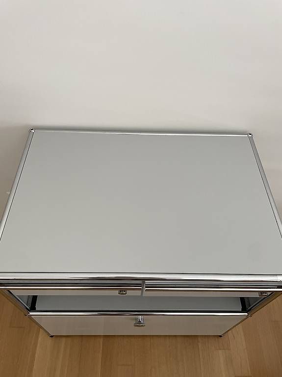 Cassettiere: USM  Lowboard Lichtgrau – Usato da Muttenz venduto da paegzi 1