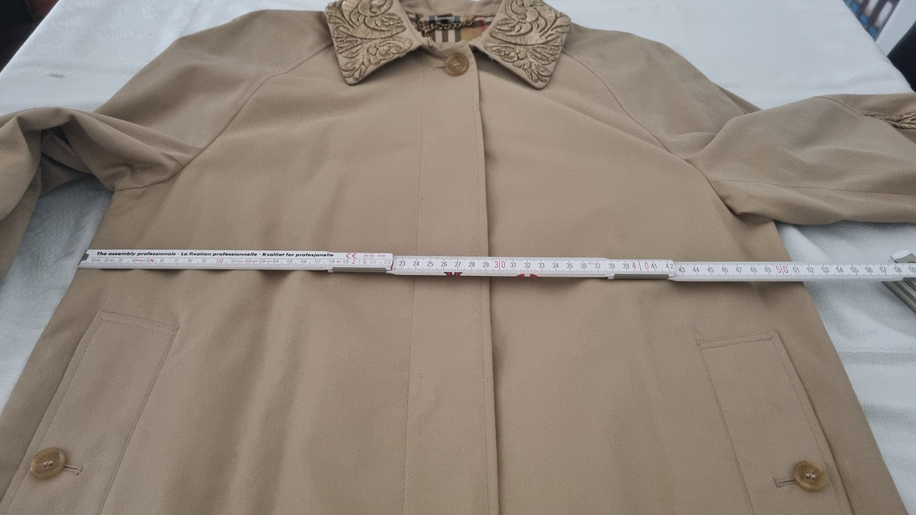Burberry Mäntel: Exklusiver Luxus Burberry Mantel - Gr. 36 – Neu (gemäss Beschreibung) aus Schneisingen von backstore24 7