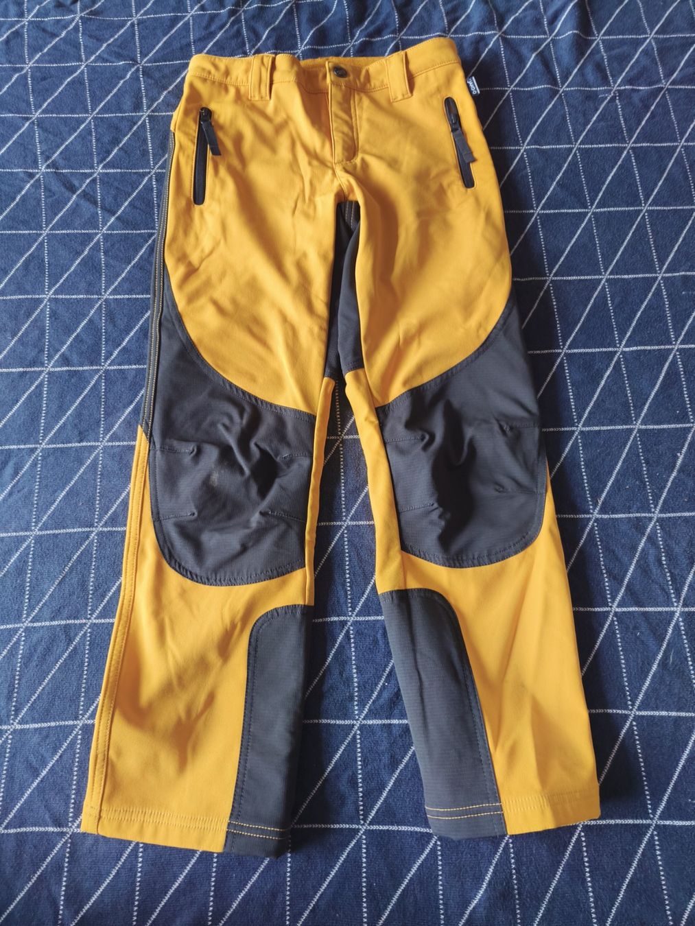 Jako-O Pantaloni: Jakoo Softshellhose gelb 140 – Usato da MUEHLAU venduto da ibo_5c7d