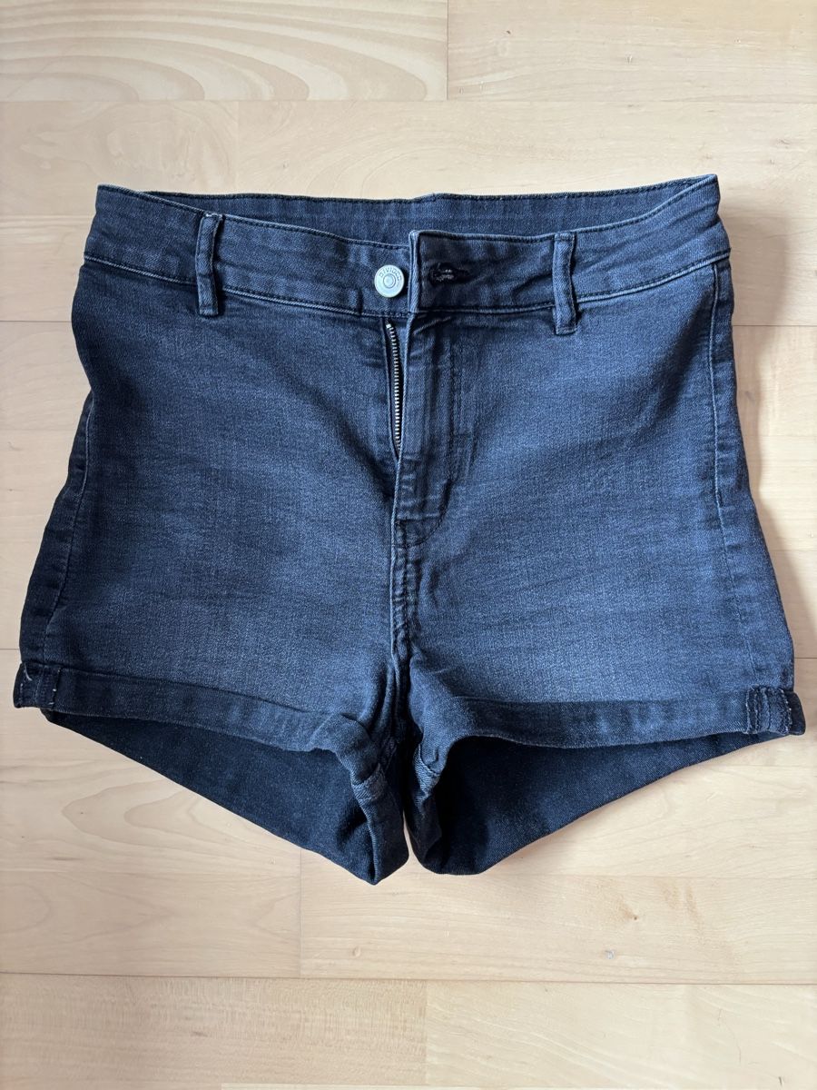 H&M Pantaloni: Kurze Hose schwarz 38 – Usato da Kesswil venduto da Branca-01