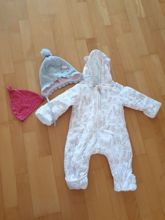 Warmer Baby Overall mit suessem Motiv und 2 Mützen (Gr. 68)