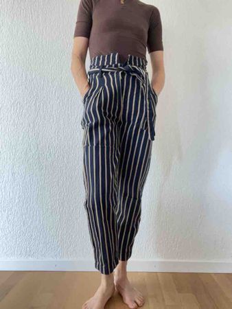 Damen Stoffhose gestreift mit Bindegürtel neuwertig