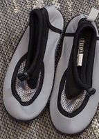 Wasserschuhe Grau Kinder Grösse 28 neu