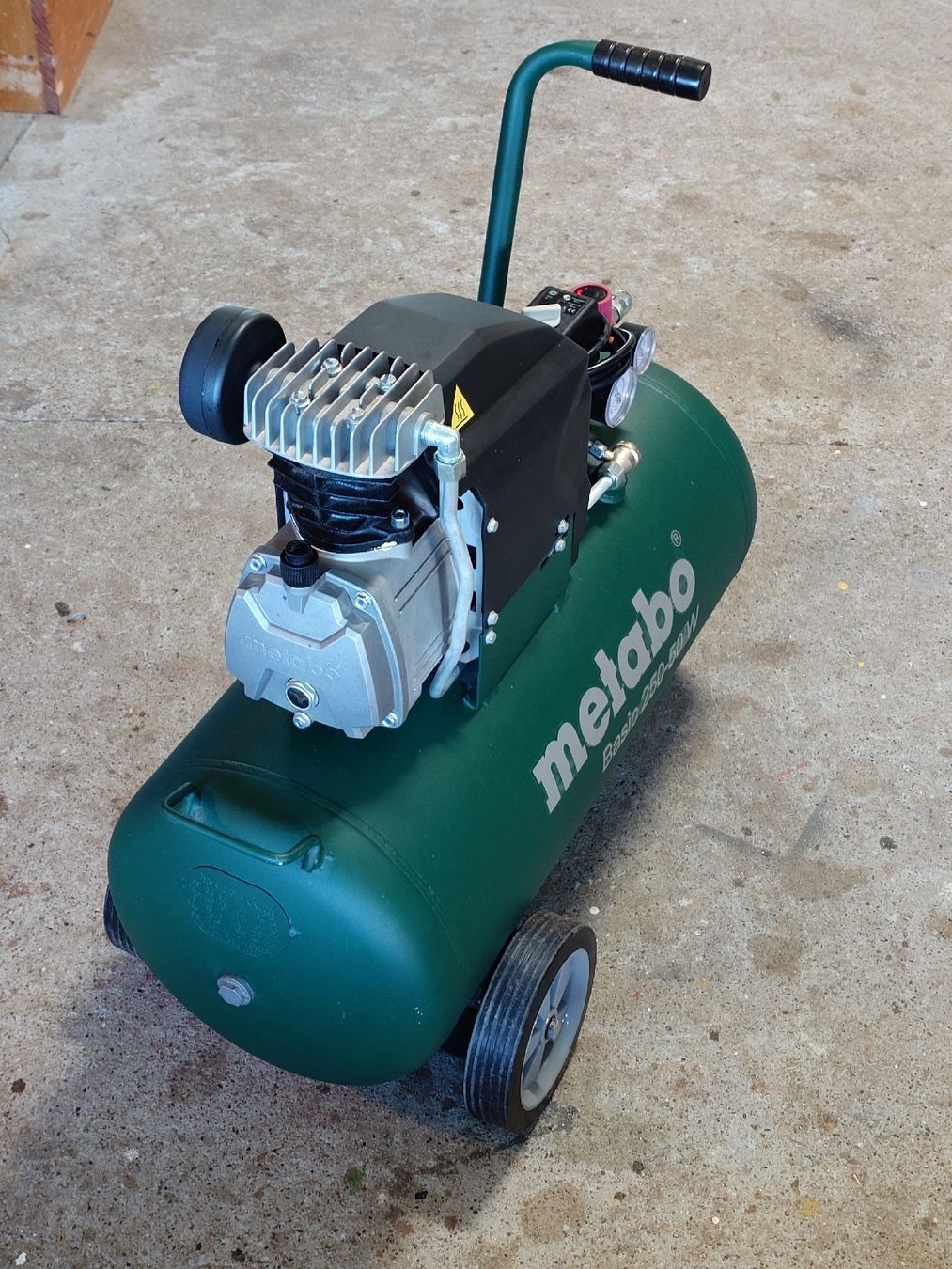 Metabo Kompressoren: Kompressor Metabo Basic 250-50 W - 50L – Gebraucht aus La Tanne von timizu 2