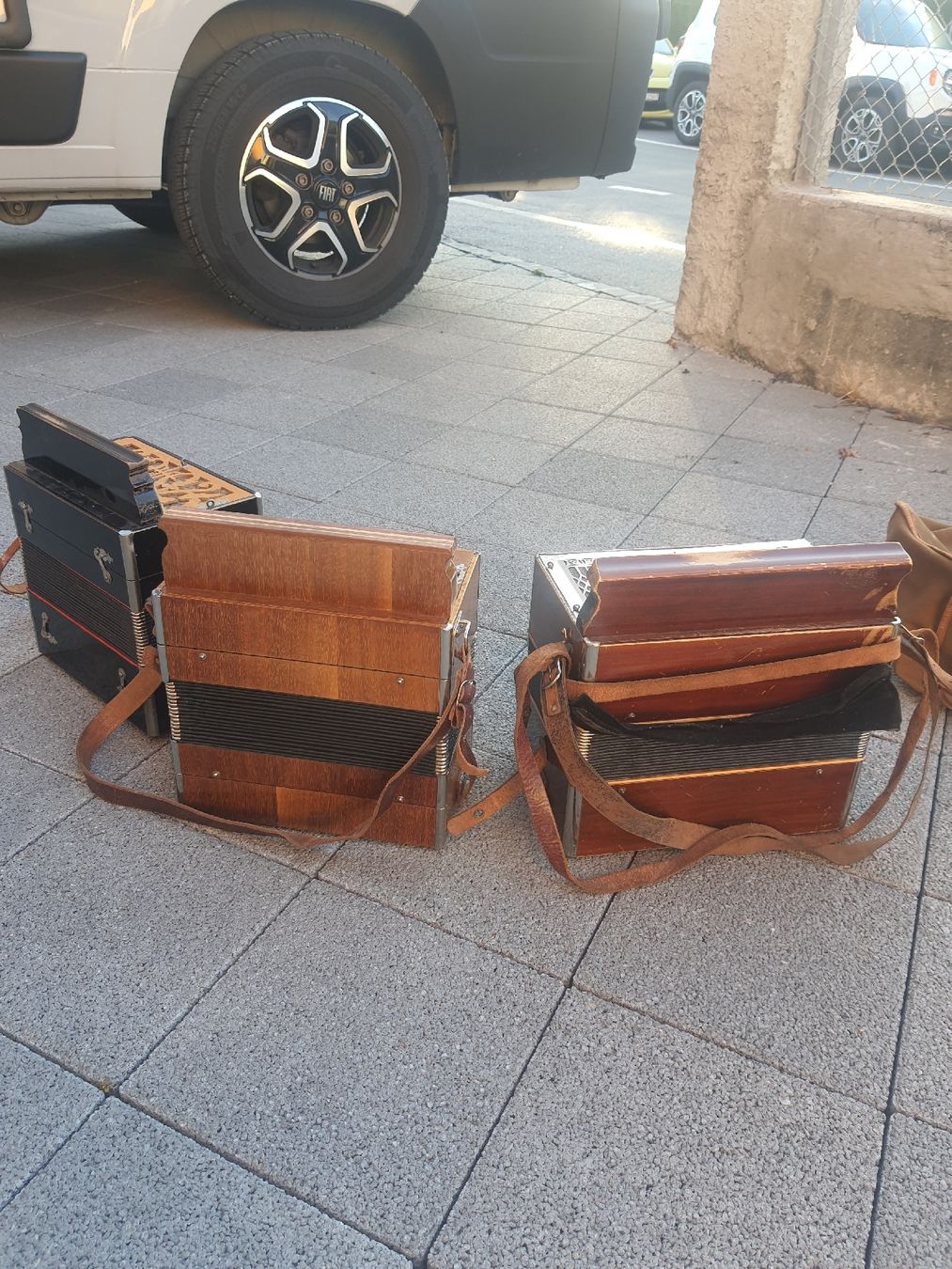 Strumenti musicali: 3 accordéons diatonique  – Usato da Pont-de-la-Morge venduto da Mirabelle0 2