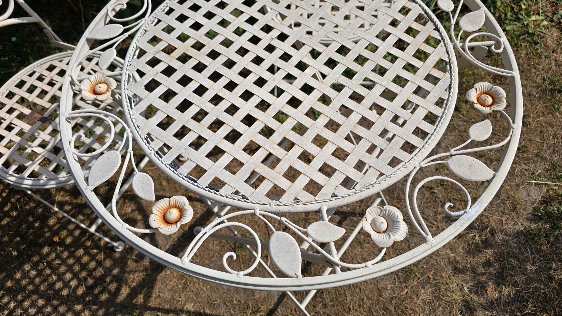 Tische: Romantischer Vintage- Gartentisch mit 2 passenden Stühle – Gebraucht aus Burgdorf von nisut 3