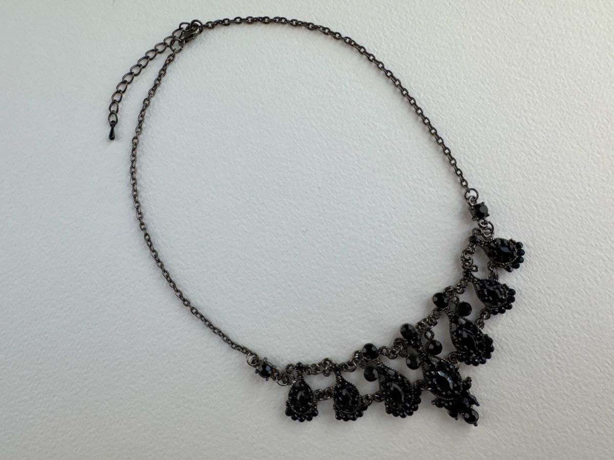 Catenine: Elegante schwarze Halskette mit Strass Steinen – Usato da HORGEN venduto da vladibarca10 2