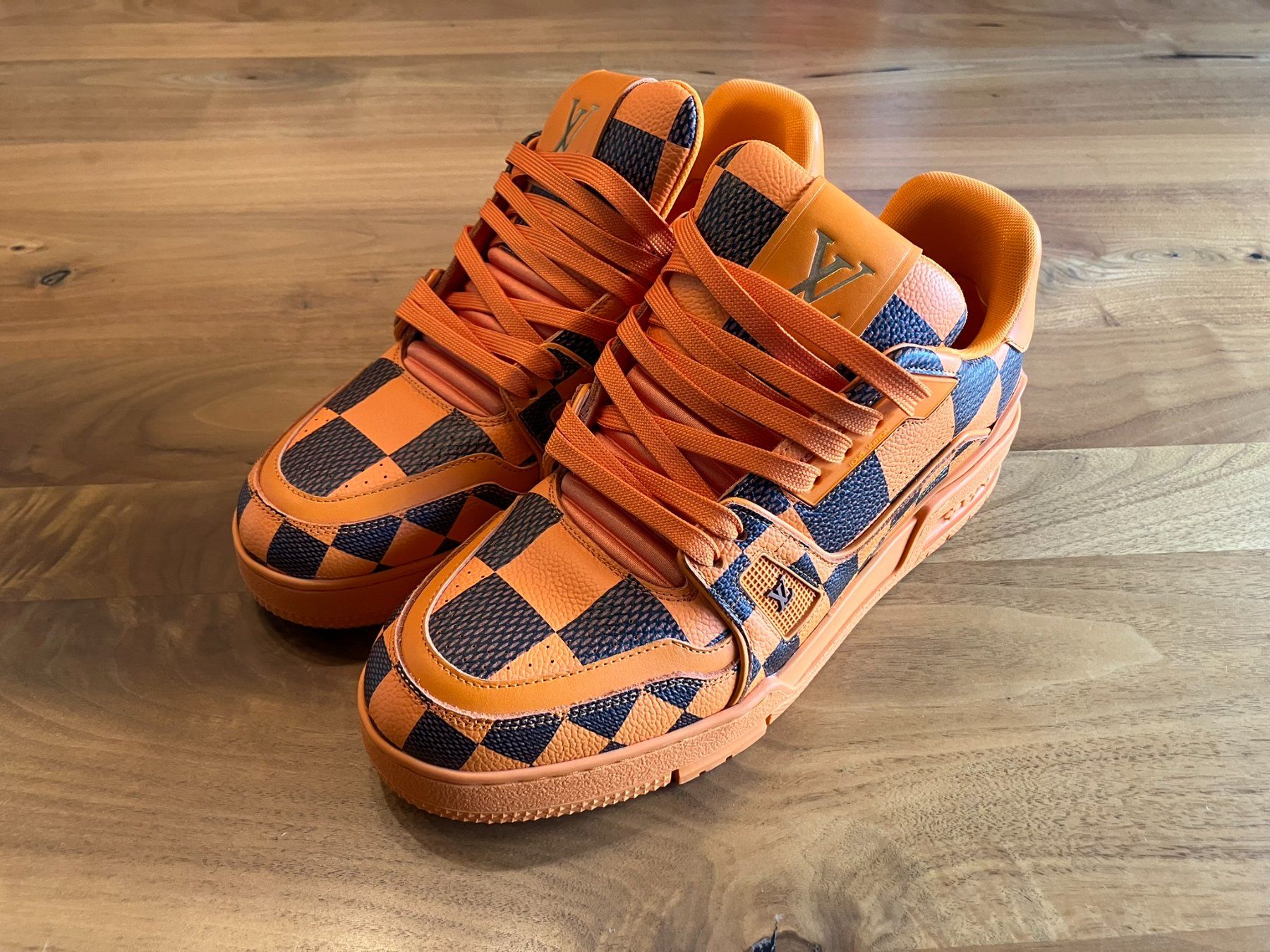 Louis Vuitton Scarpe da uomo: Louis Vuitton Trainer Sneaker orange, Gr. 6 / 40 - 40.5 – Nuovo e nell'imballaggio originale da Zäziwil venduto da Bewy1