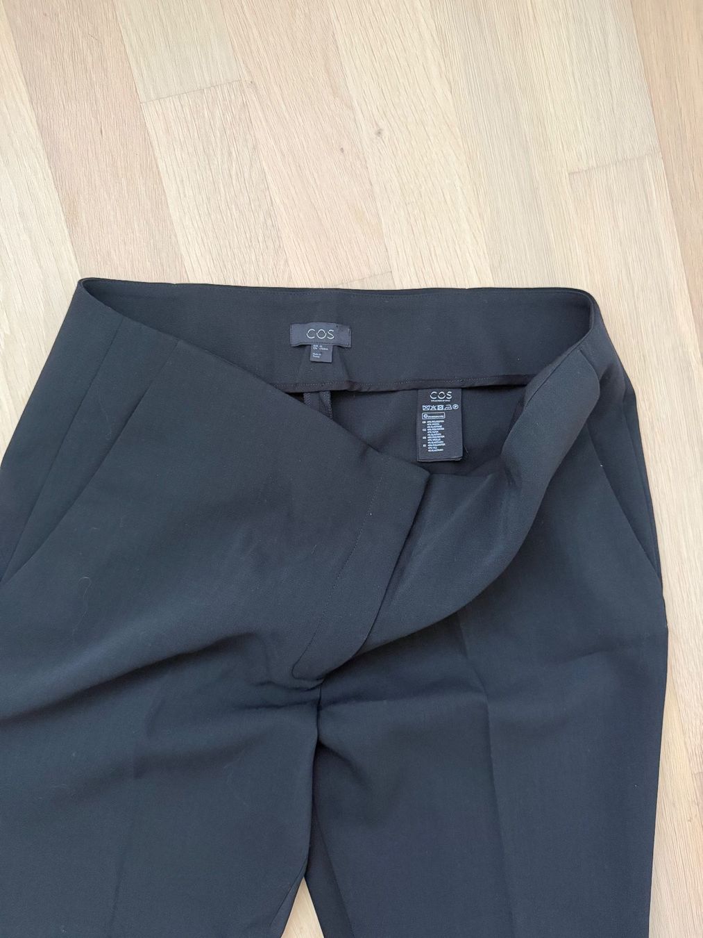 Cos Pantalons: COS Hose schwarz Gr. 44 Wolle – D'occasion à Itingen par Granini_93 1