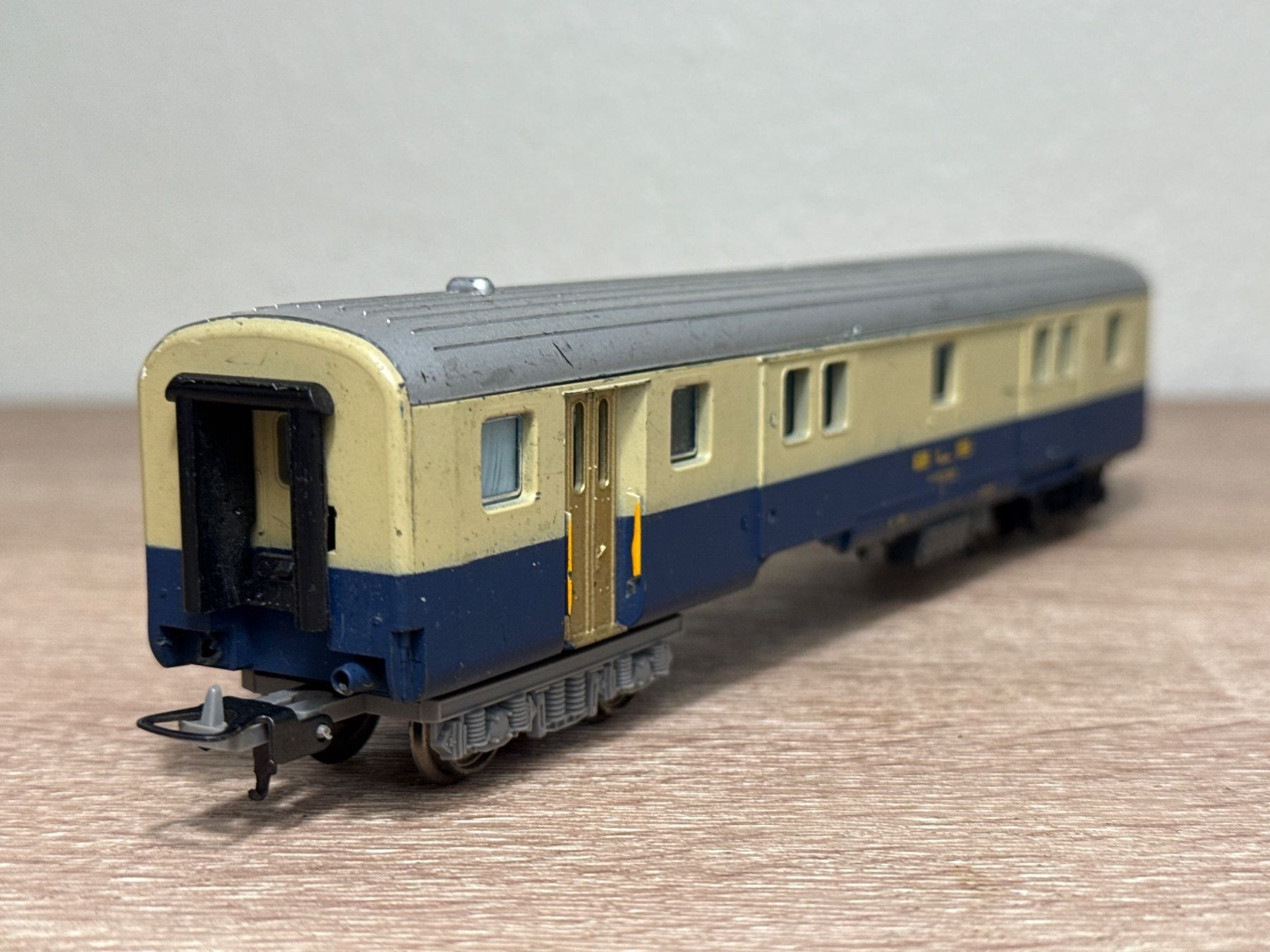 Lima Modellini di ferrovie: Lima Gepäckwagen BLS (225) – Usato da St-Aubin-Sauges venduto da Lo_Go 2