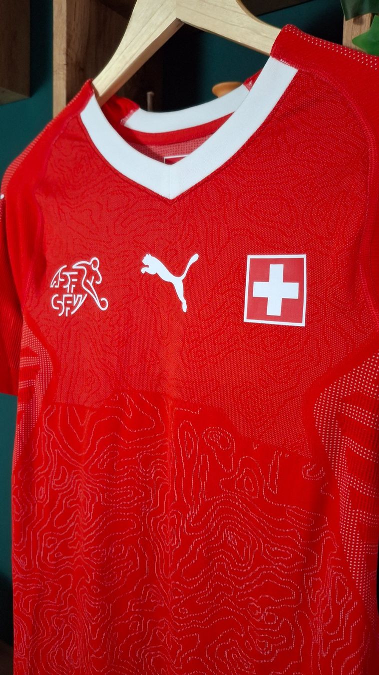 Schweizer Nati Canottiere & Pantaloni: Switzerland maillot world cup 2018 player version puma – Usato da Yverdon-les-Bains venduto da flo_8fgr 1