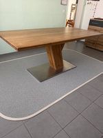 Design Esstisch Massivholz mit Metallfuss 