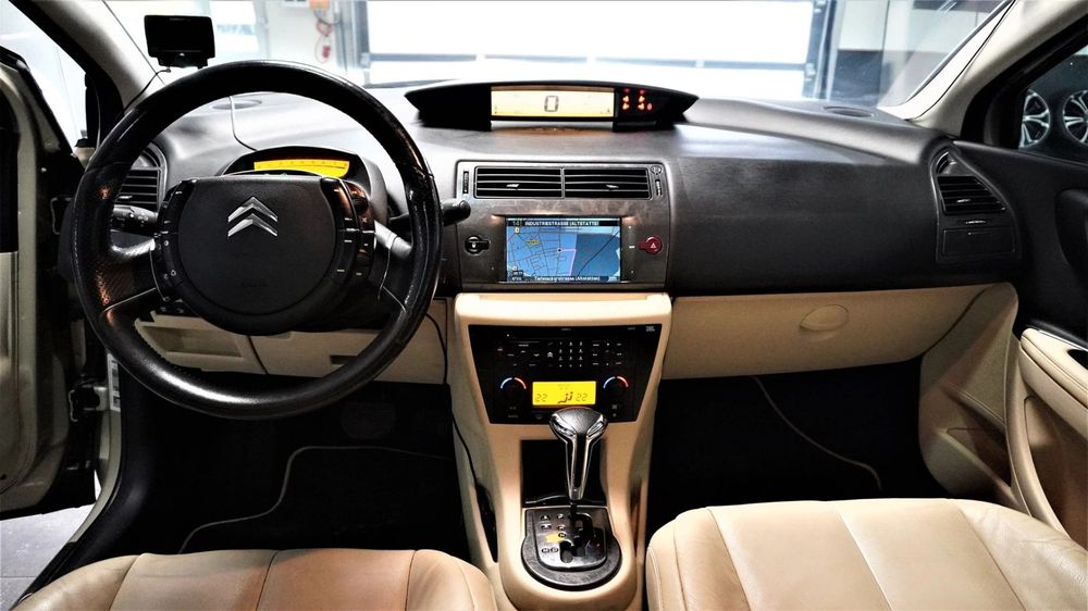 Citroën Automobili: CITROEN C4 Berline 2.0i 16V VTR Automatic – Usato da Altstätten venduto da TM-Auto 5